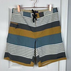 ⚡️Patagonia Men's M's Wavefarer Boardshorts Striped Size 34